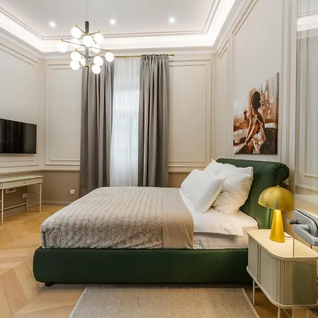 Isac Apartment *